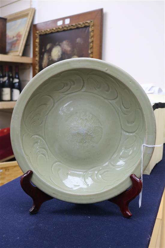 A Chinese Longquan celadon dish, Yuan dynasty Diameter 32cm